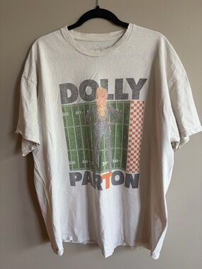 🎸Dolly Parton Graphic Tee – Oversized Distressed